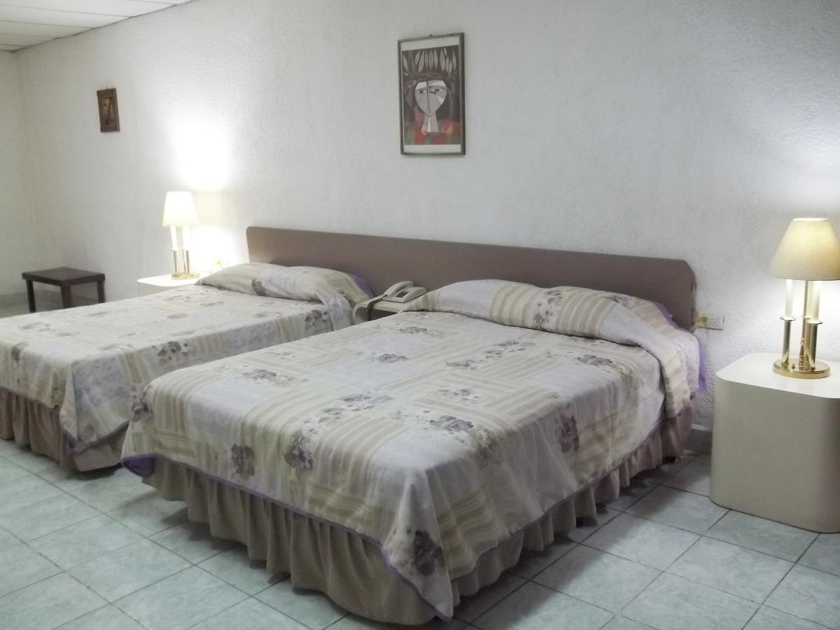 Hotel Grecia Real San Salvador Esterno foto