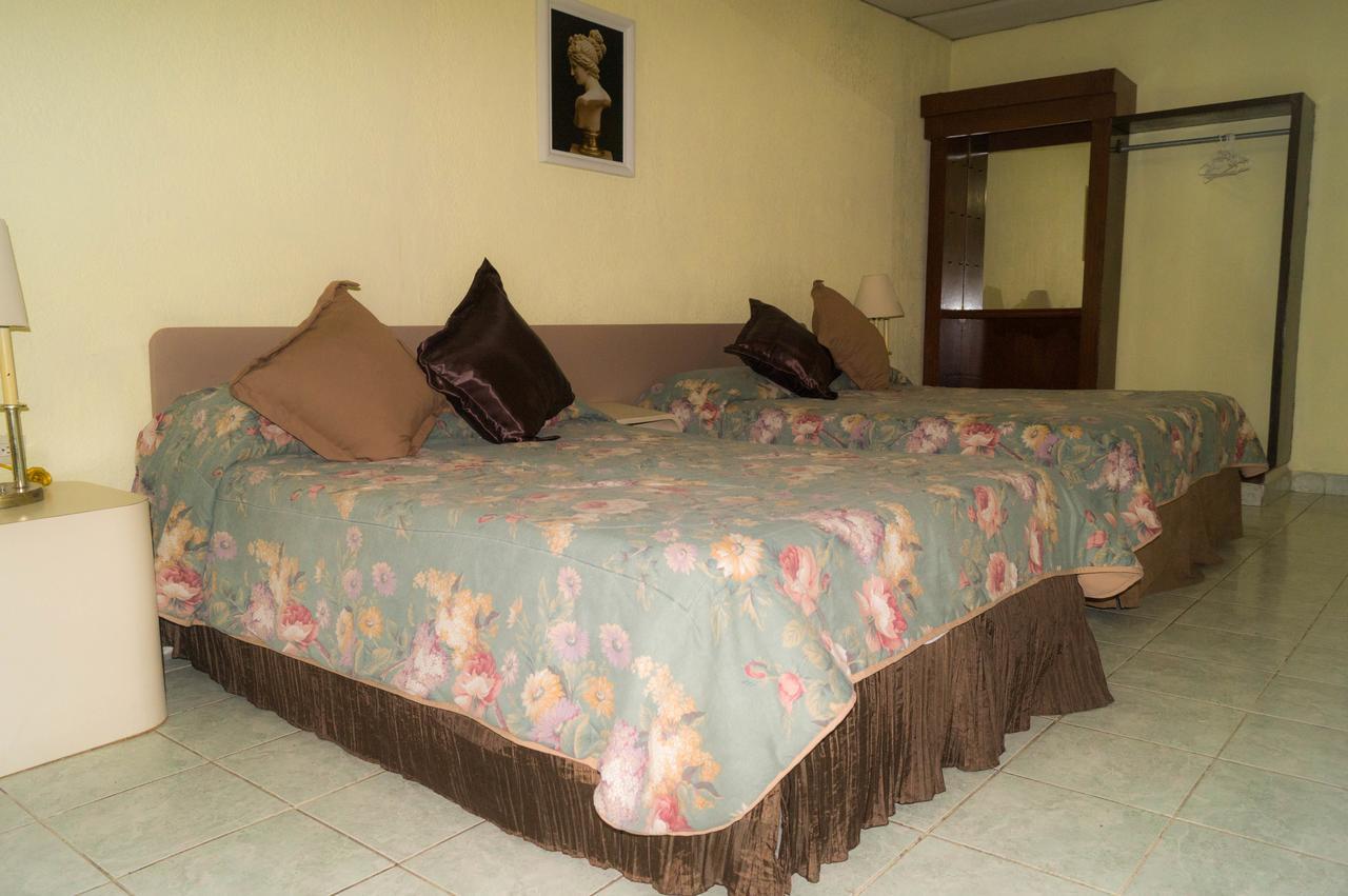 Hotel Grecia Real San Salvador Esterno foto