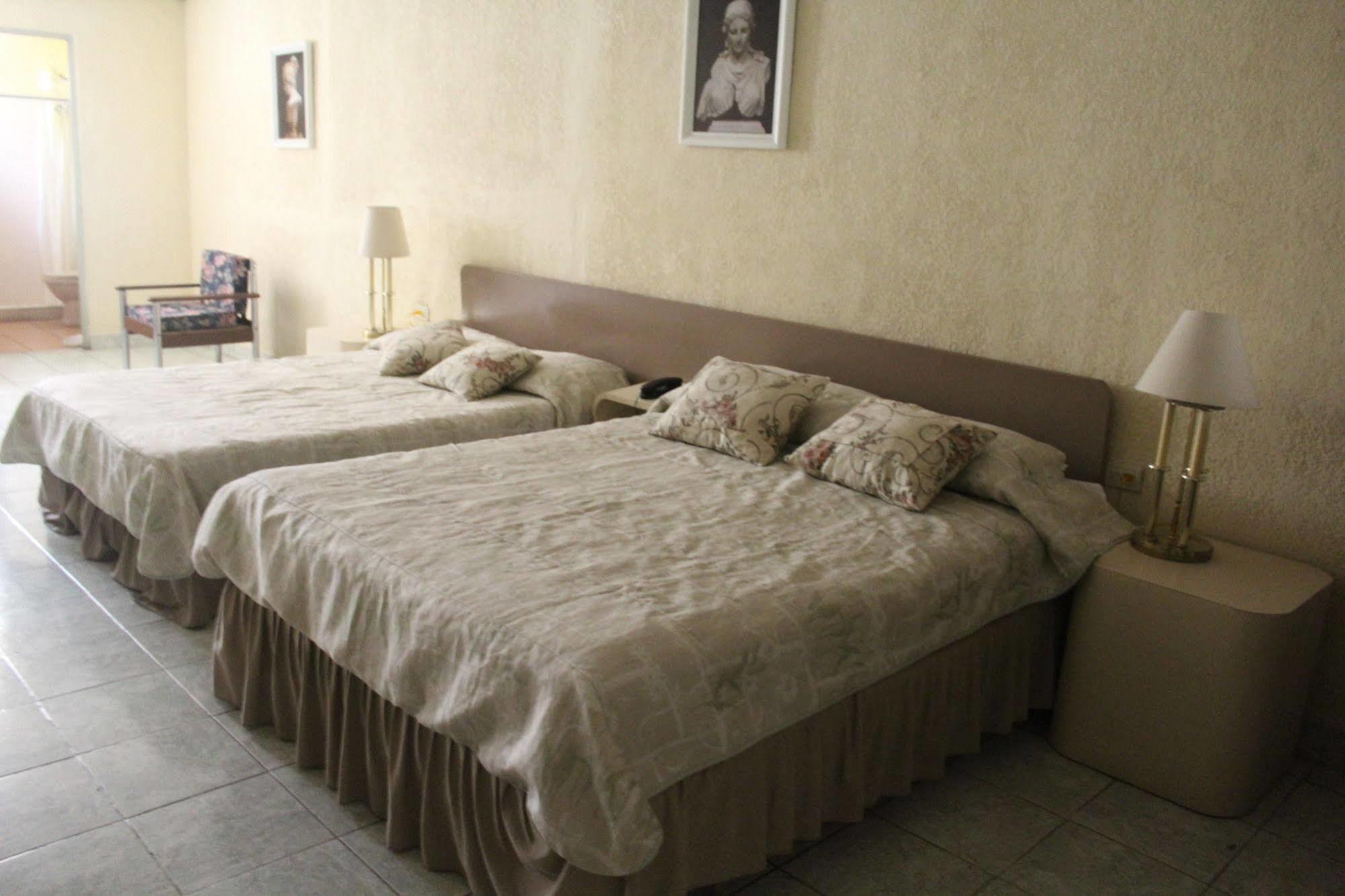 Hotel Grecia Real San Salvador Esterno foto