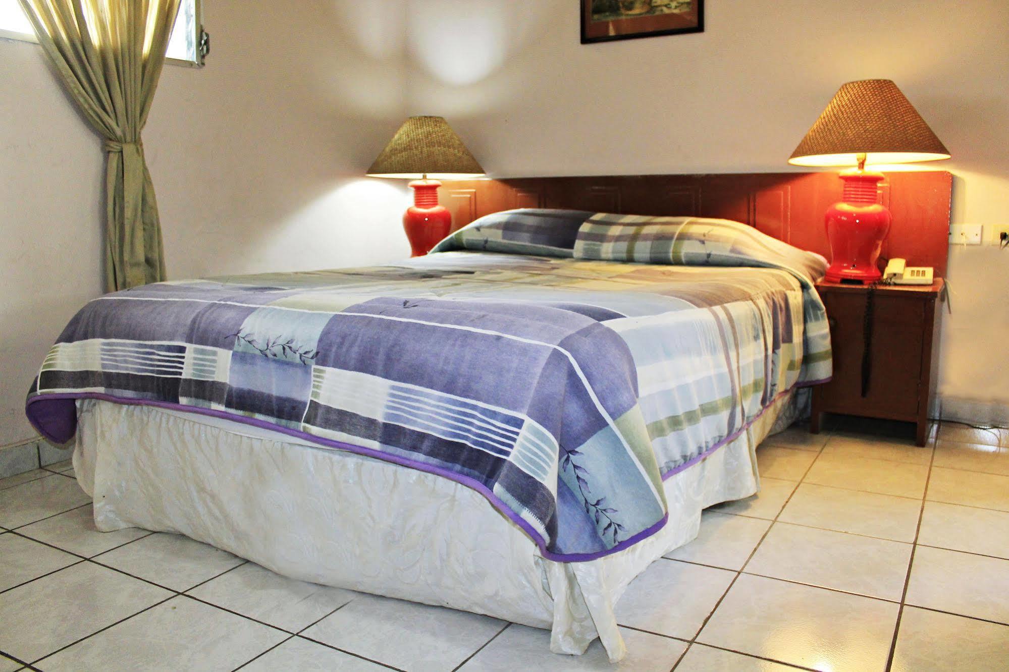 Hotel Grecia Real San Salvador Esterno foto