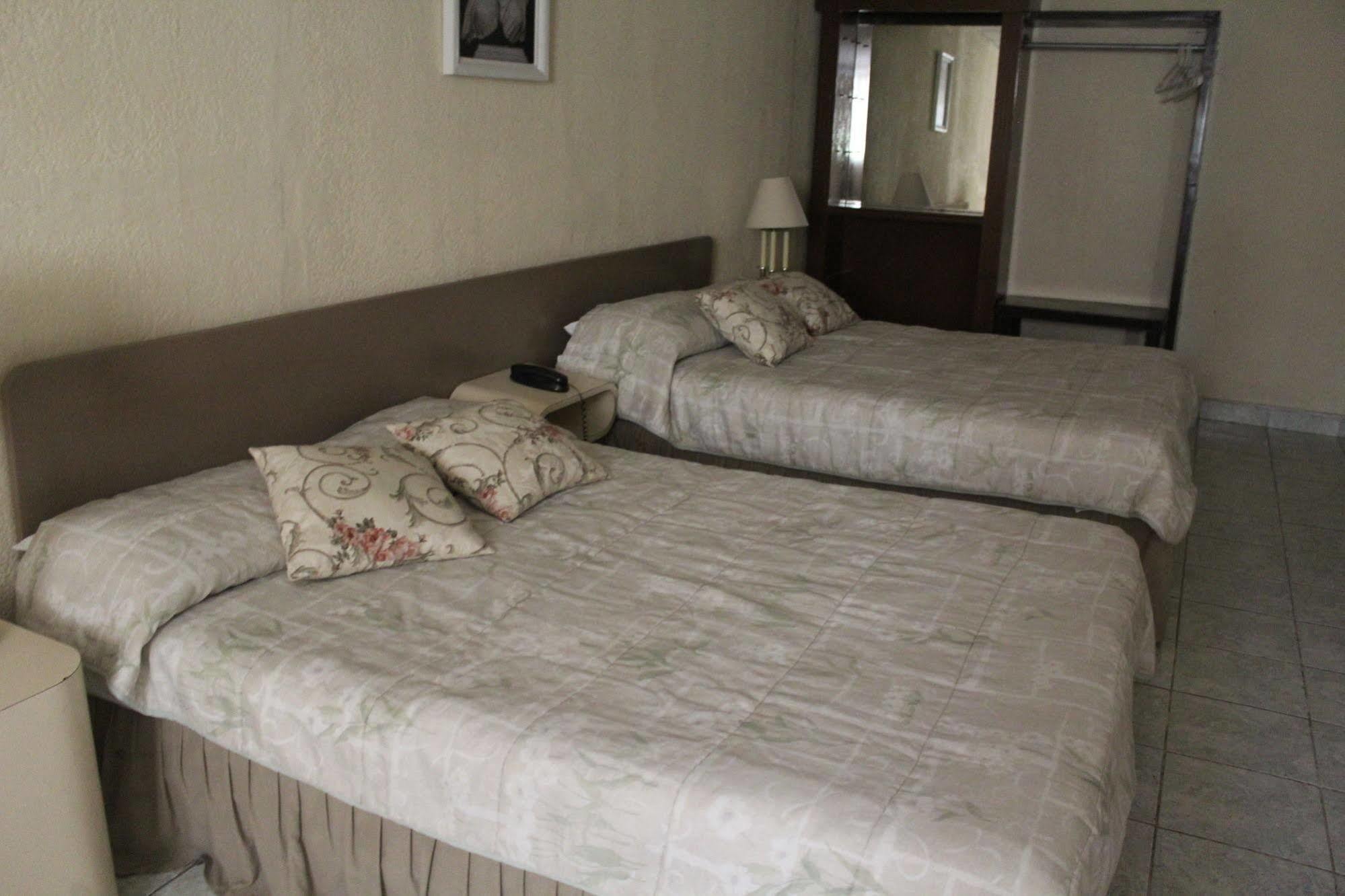 Hotel Grecia Real San Salvador Esterno foto