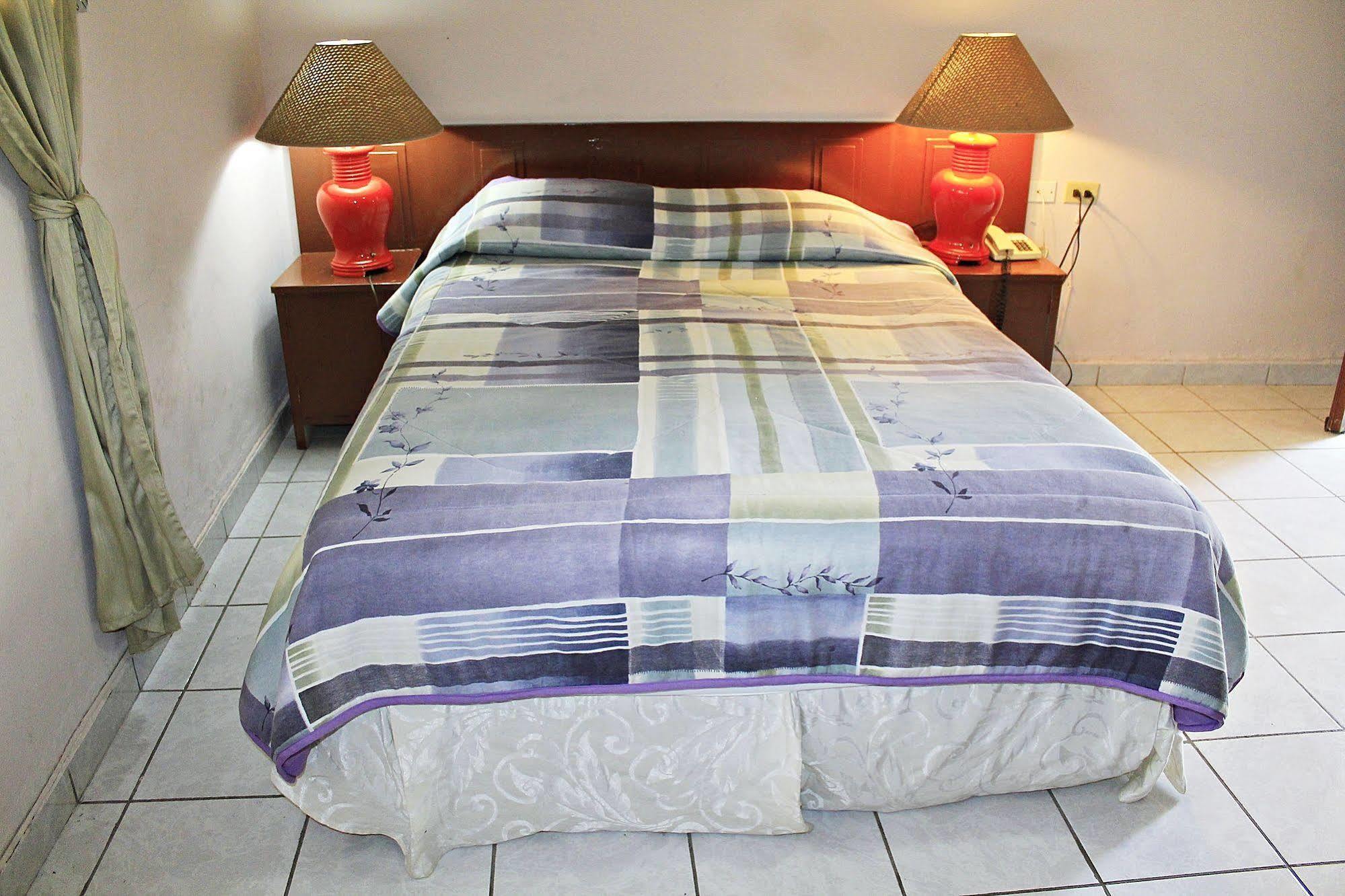 Hotel Grecia Real San Salvador Esterno foto