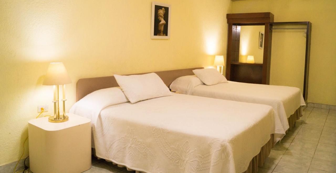 Hotel Grecia Real San Salvador Esterno foto